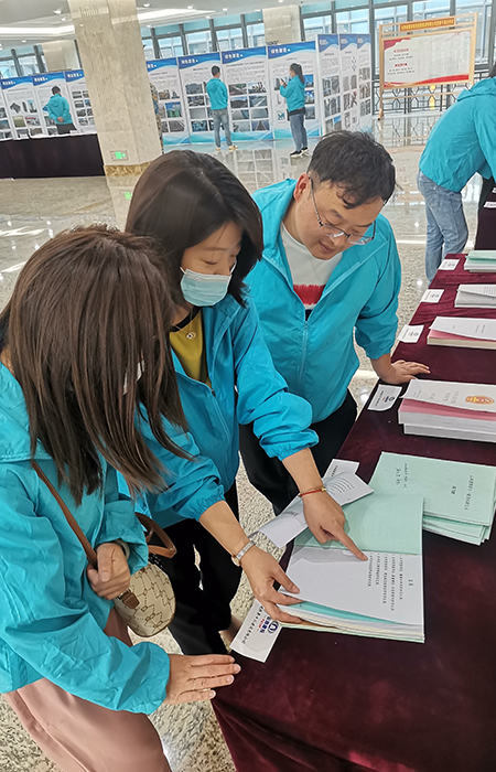 xiao 認真學(xué)習、翻閱新《安全法》15.jpg